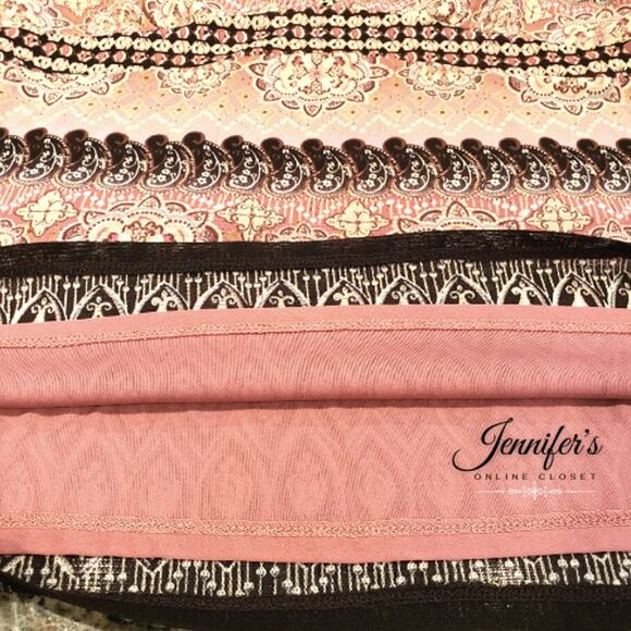 3/$30 Axcess Women's Multi-Colored V Neck Empire Waist Shirt Size Large - Picture 7 of 10